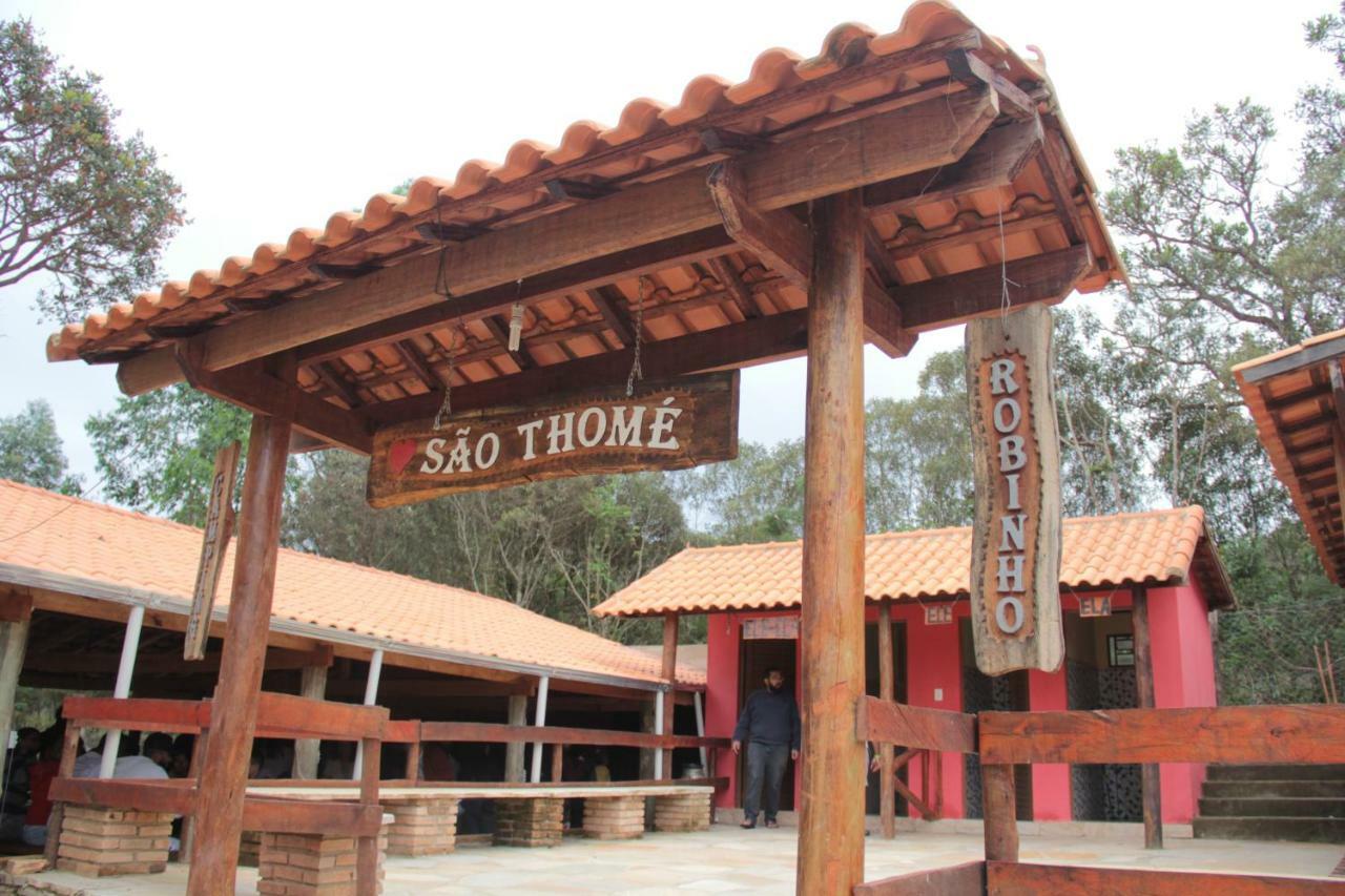 Chales E Camping Do Robinho 1 São Tomé das Letras Ruang foto